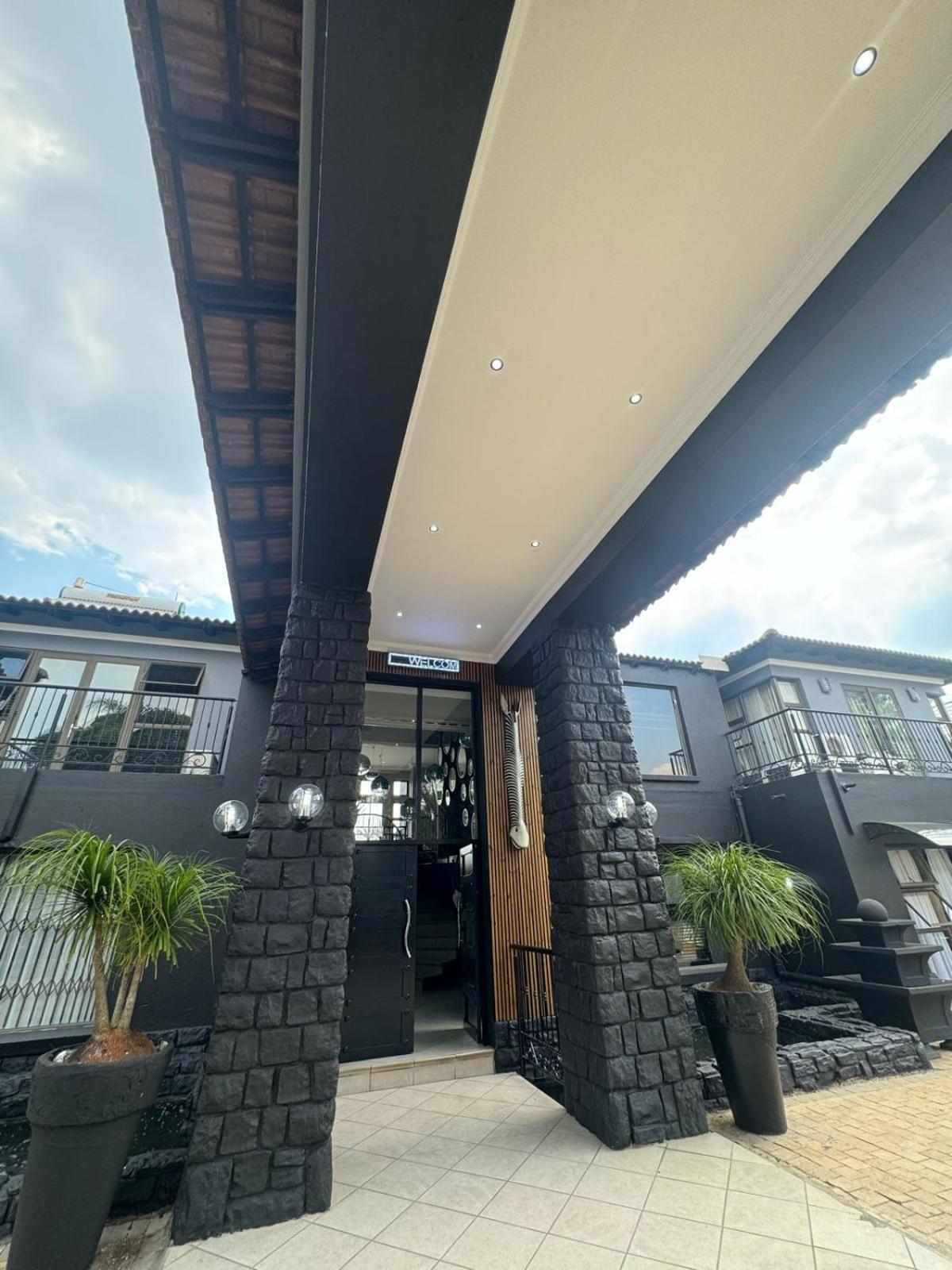 非洲天堂机场休闲酒店 伯诺尼 外观 照片